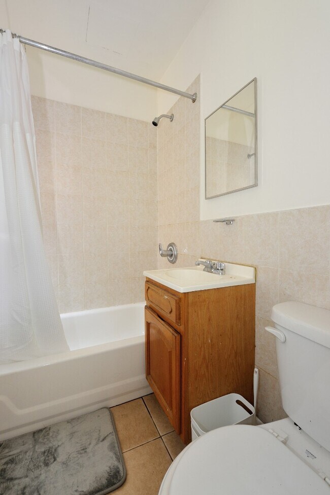 Building Photo - 300 E 92nd St