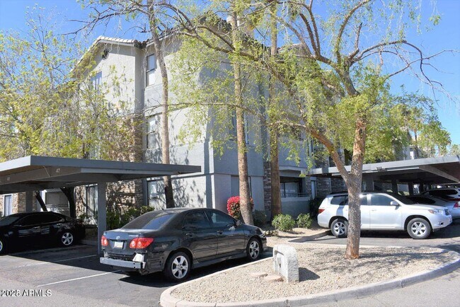Building Photo - 2025 E Campbell Ave