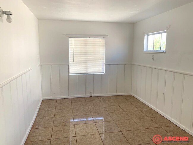 Building Photo - 1501 Sheila St