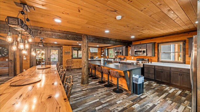 Building Photo - 2209 Henderson Springs Rd
