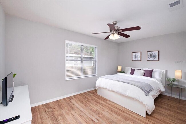 Building Photo - 1221 E Ida St