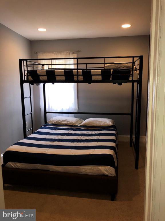 Building Photo - 734 Quincy St NW