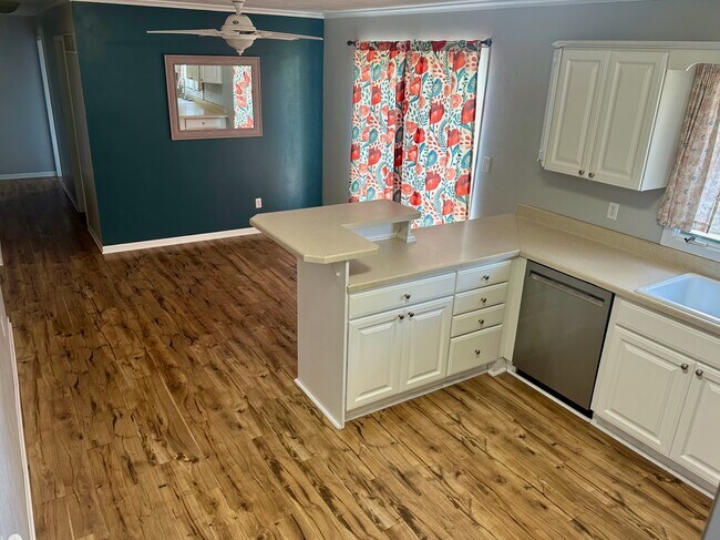 Building Photo - 1915 Highview Ct