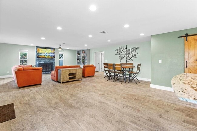 Building Photo - 301 Judy Dr