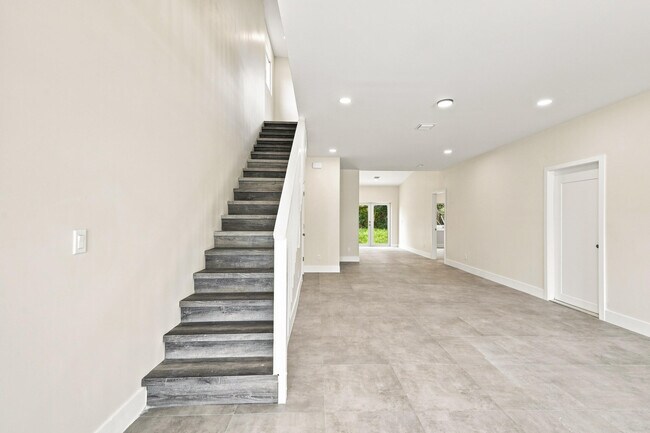 Building Photo - 4701 Evergreen Ave