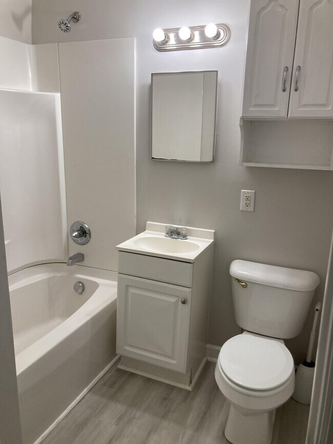 Building Photo - 510 Charles St