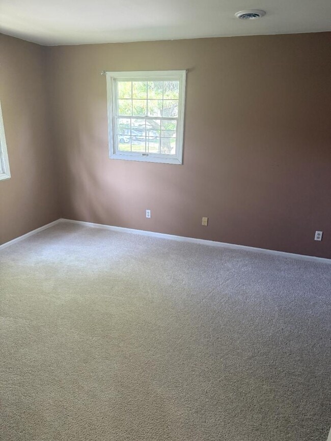 Building Photo - 116 Woodview Ct