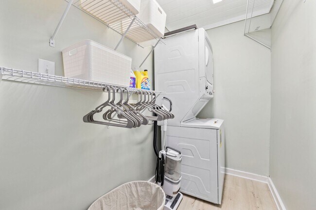 Building Photo - Gorgeous Totally Remodeled 3/2 in Garden C...