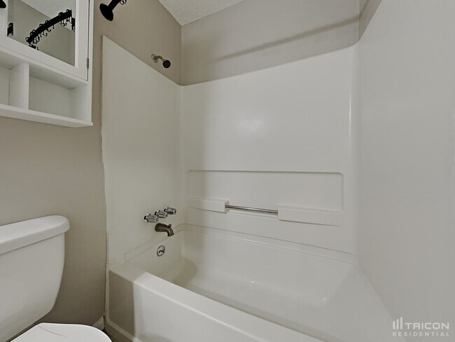 Building Photo - 105 Thornby Rd