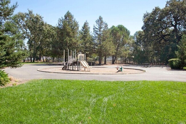 Building Photo - Desirable Windsor 3 bed 2 bath home