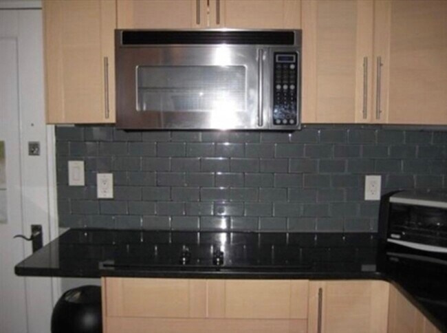 Building Photo - 136 Boylston St