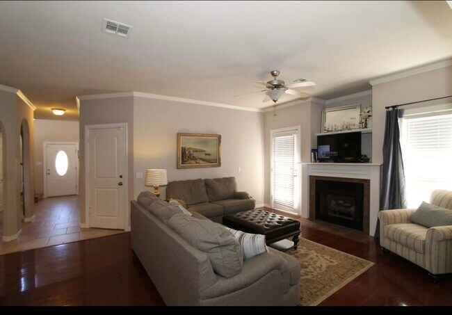 Building Photo - 11220 S Cedar St