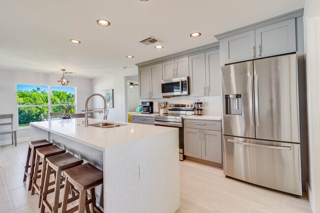 Building Photo - 1621 NE 17th Terrace