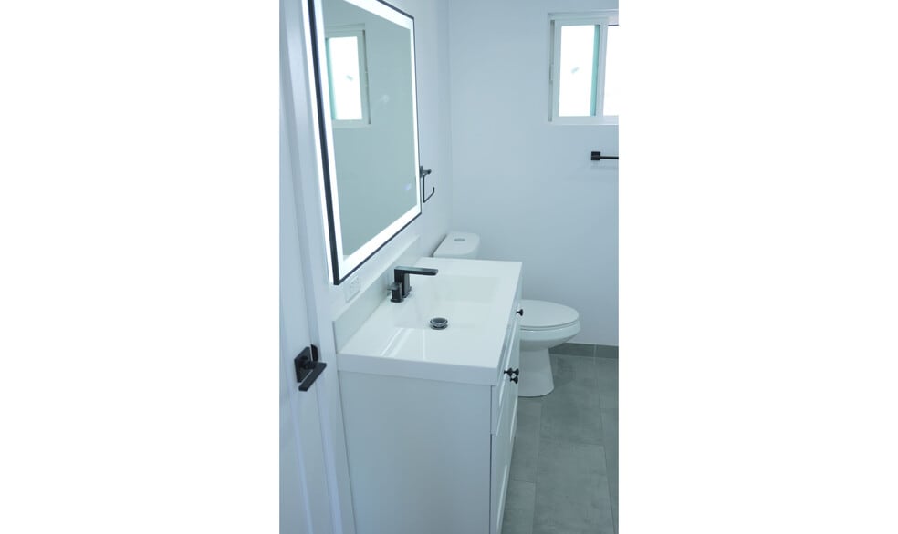 Building Photo - 6106 S Fairfax Ave