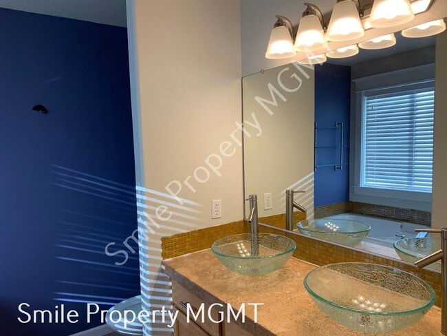 Building Photo - A nice house with 3 beds rooms and 2 baths.