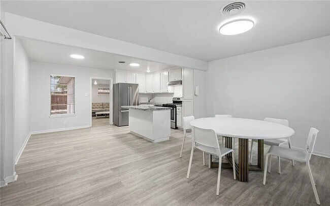 Building Photo - 5729 Abby Dr