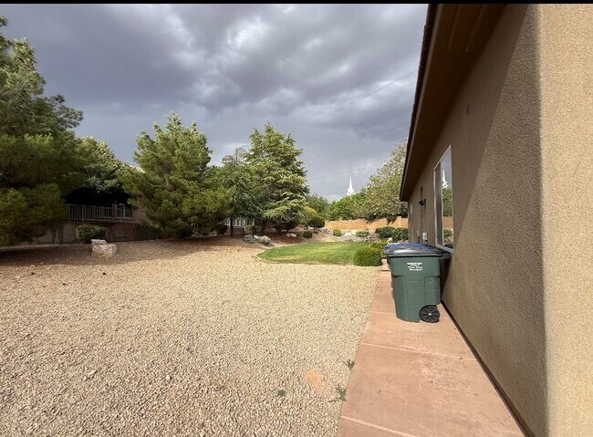 Building Photo - 1854 Stonebridge Dr