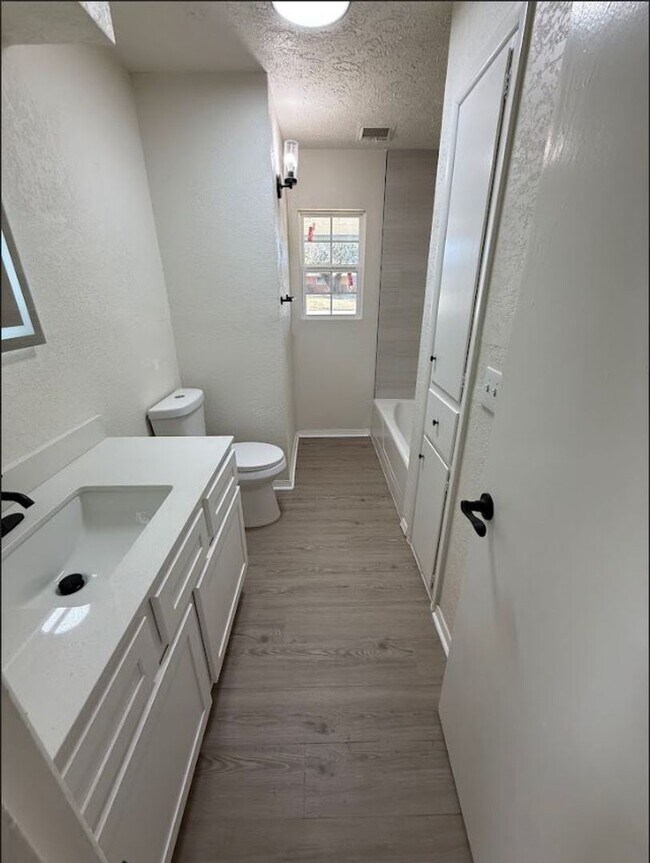 Building Photo - 5 Bedroom Rent to Own Home Available!