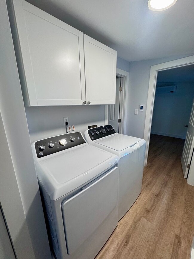 Building Photo - Renovated 2-bedroom Single Family in Dover, NH! | Heated Floors! | $300 Off/month until June 2026!