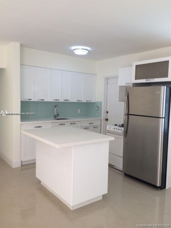 Building Photo - 2031 Jackson Street Apt #2, Hollywood, FL ...
