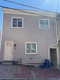 Building Photo - Troy Hill House!-3 Bed 1.5 Bath in Northside