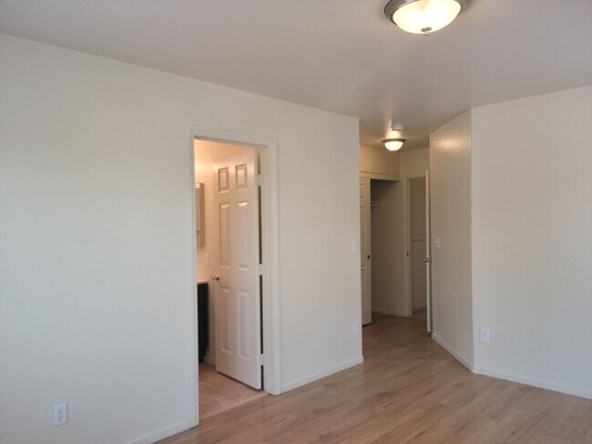 Building Photo - Single Story 3-Bedroom