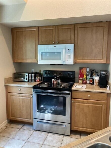 Building Photo - 5581 Rosehill Rd