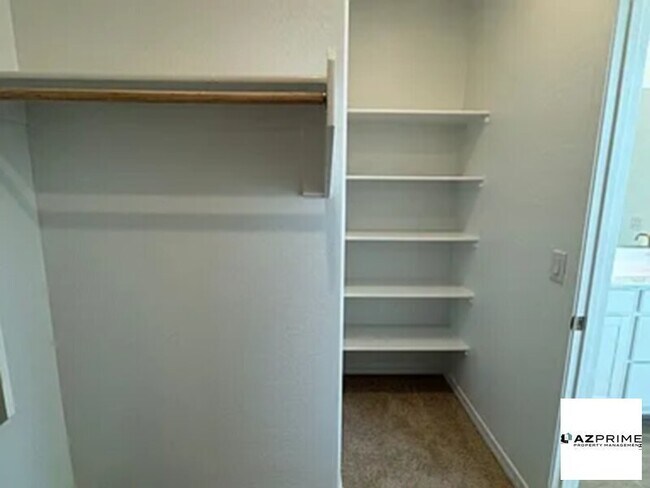 Building Photo - Family Home