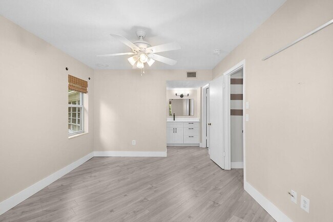 Building Photo - 3266 SE Aster Ln