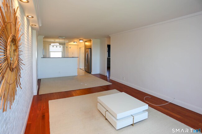 Building Photo - 91 Strawberry Hill Ave