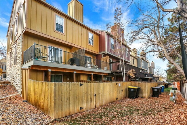 Building Photo - 2635 E Nichols Cir