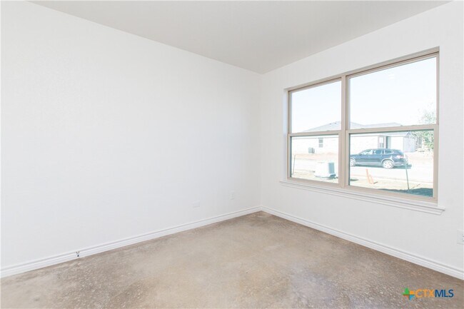 Building Photo - 1301 Concord Dr