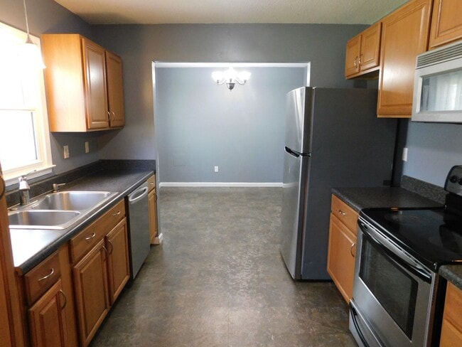 Building Photo - Quaint Family Home