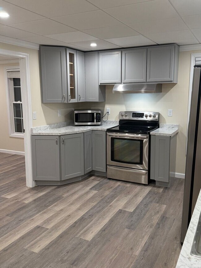 Building Photo - 1913 Dover Rd