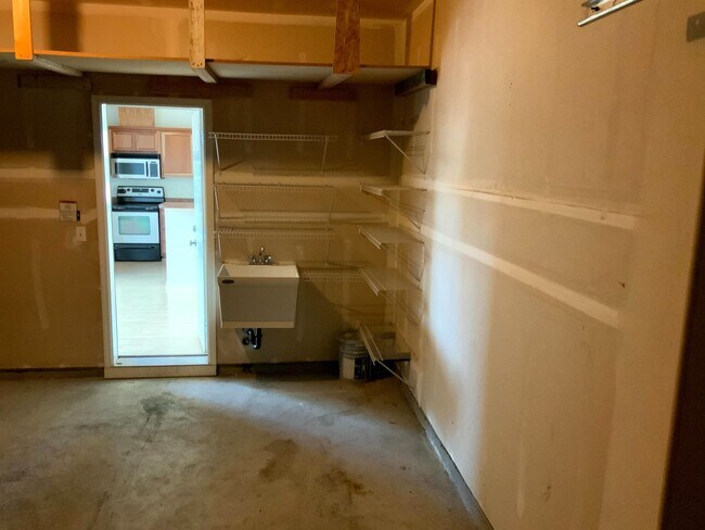 Building Photo - 3 Bedroom Home in Bethel-Danebo Area