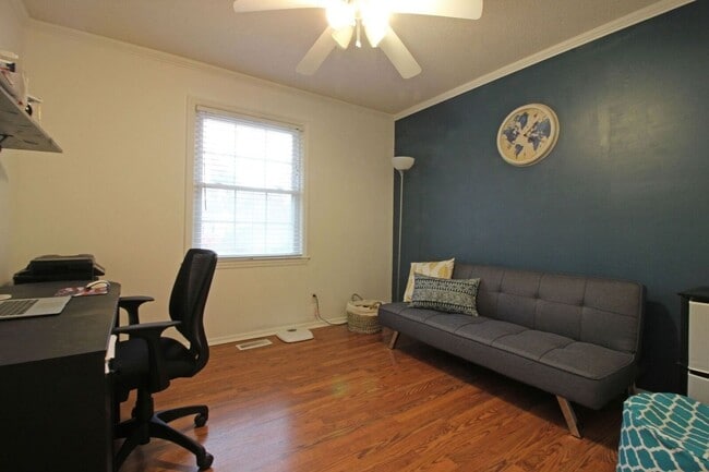 Building Photo - 303 Dobbs Dr SE