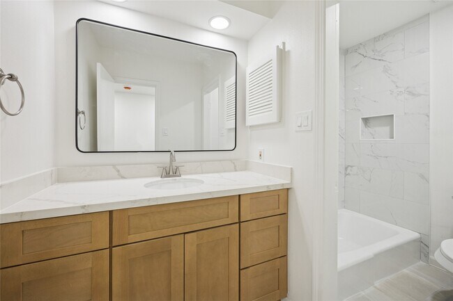 Building Photo - 705 Harold St