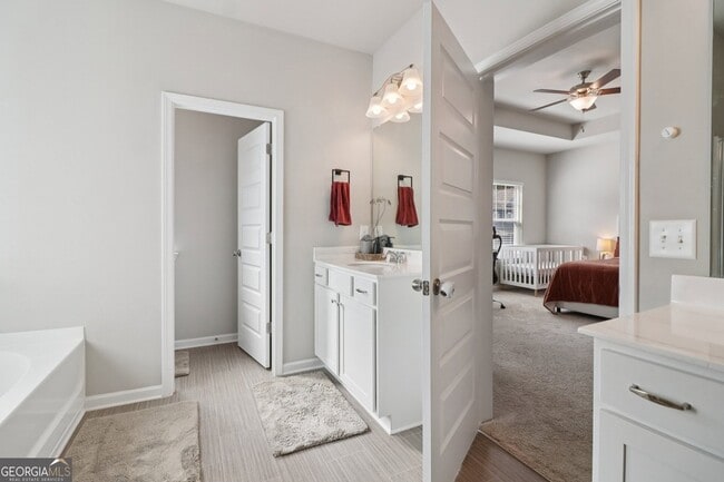 Building Photo - 3890 Clarington Dr