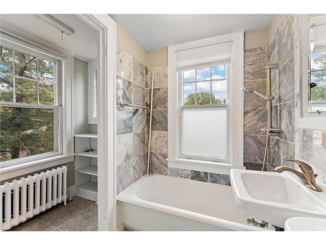 Building Photo - 1501 Summit Ave