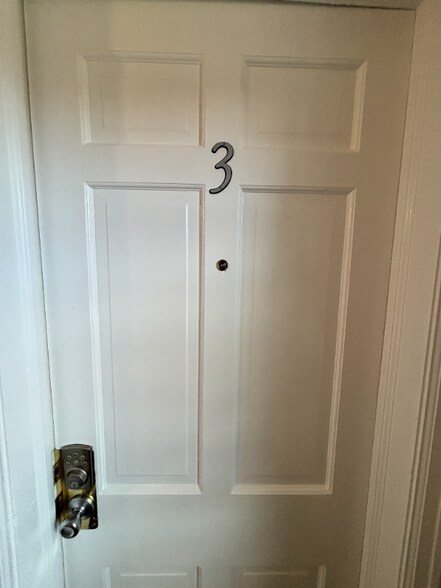 Building Photo - 142 N Riverview Dr