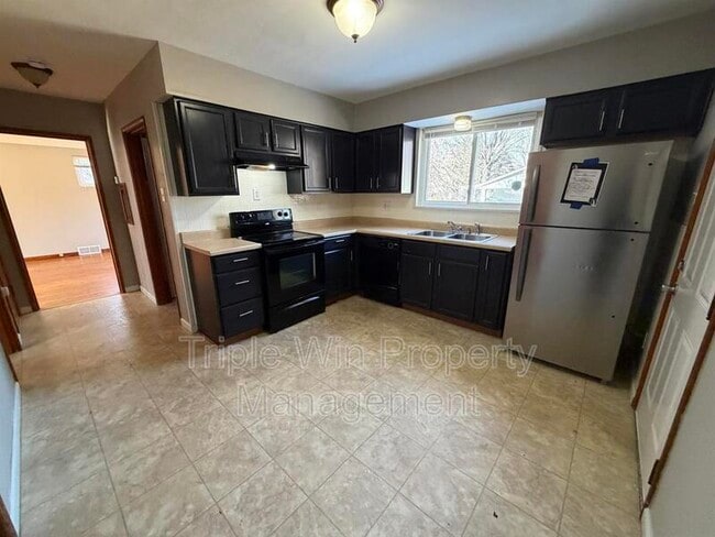 Building Photo - 8385 Latty Ave