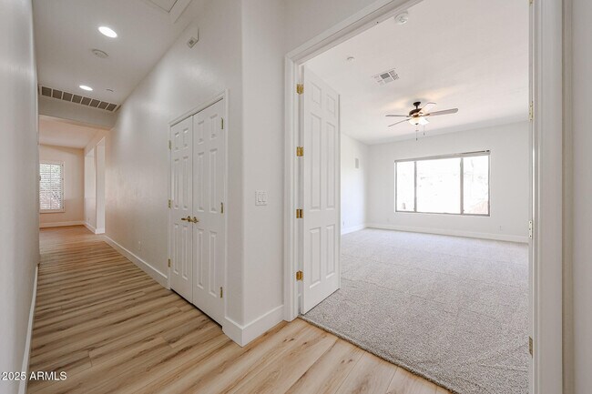 Building Photo - 41735 N Maidstone Ct