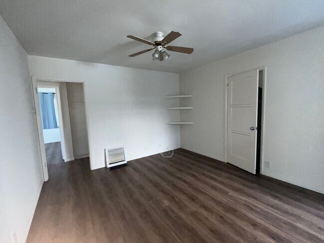 Building Photo - 5616 Kinston Ave