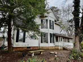Building Photo - 4550 E Ooley Ave