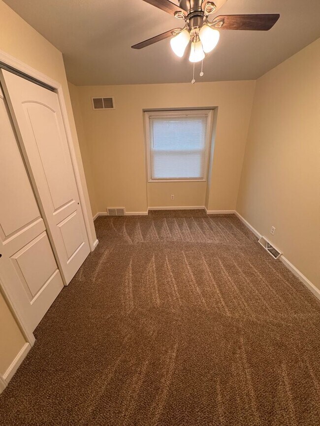 Building Photo - 4759 Logan Arms Dr