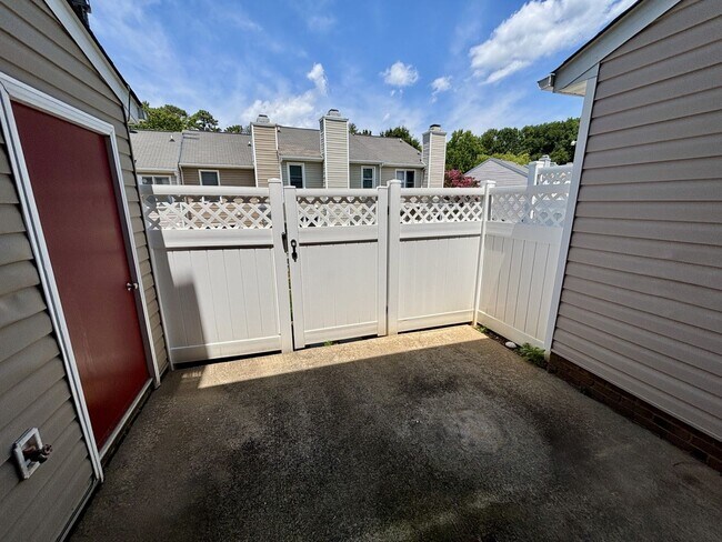 Building Photo - Don't Miss This Spacious Wake Forest Townhome with Dual Primary Suites!