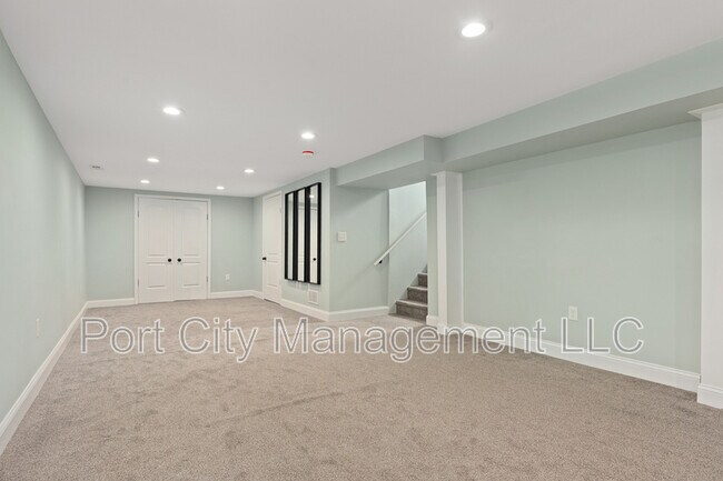 Building Photo - 7017 Yataruba Dr