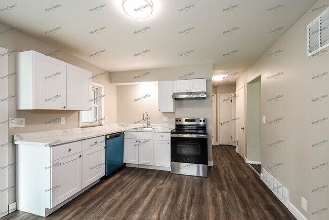 Building Photo - 9818 Iveland Dr