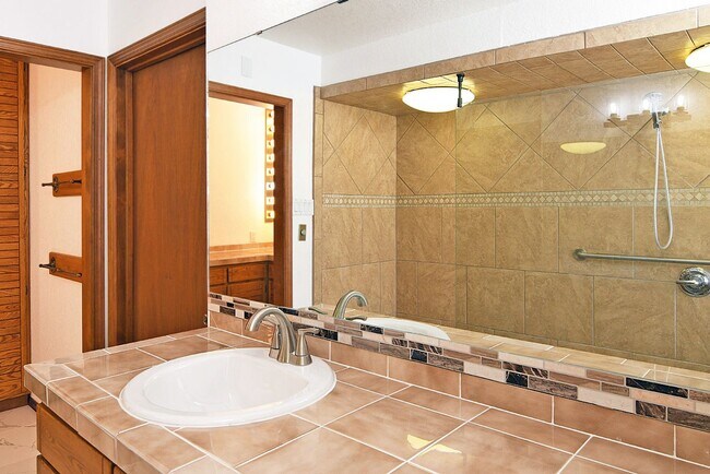 Building Photo - 6621 Vista Hermosa