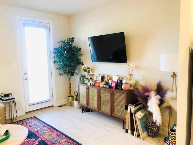 Building Photo - Newly Built Townhome with Tons of Space an...